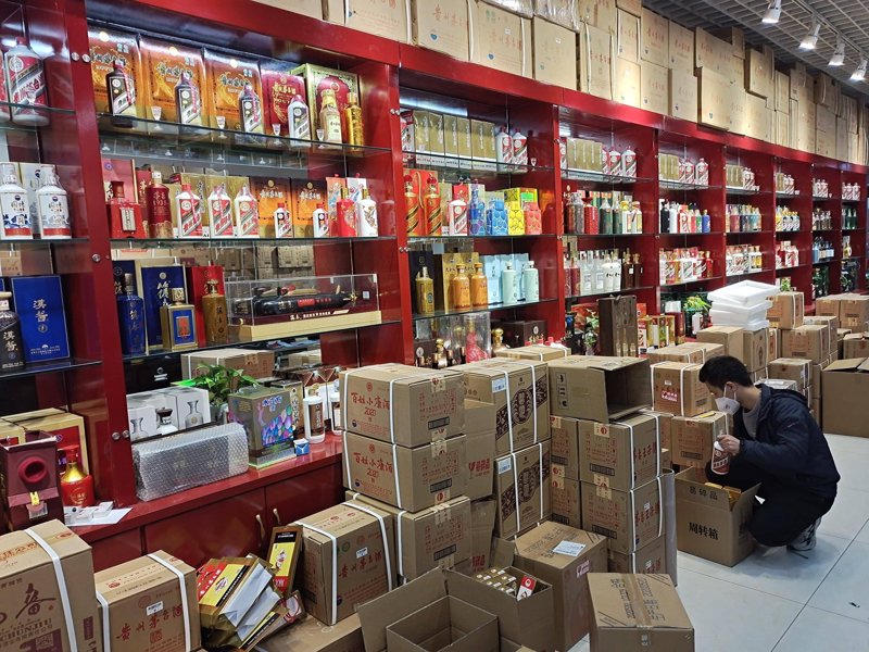 批发市场里的年货节:干果和礼品行情超预期,有商户无货可卖_酒水_厂家